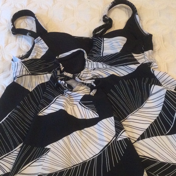 - - - Kona Sol tankini - Picture 3 of 5